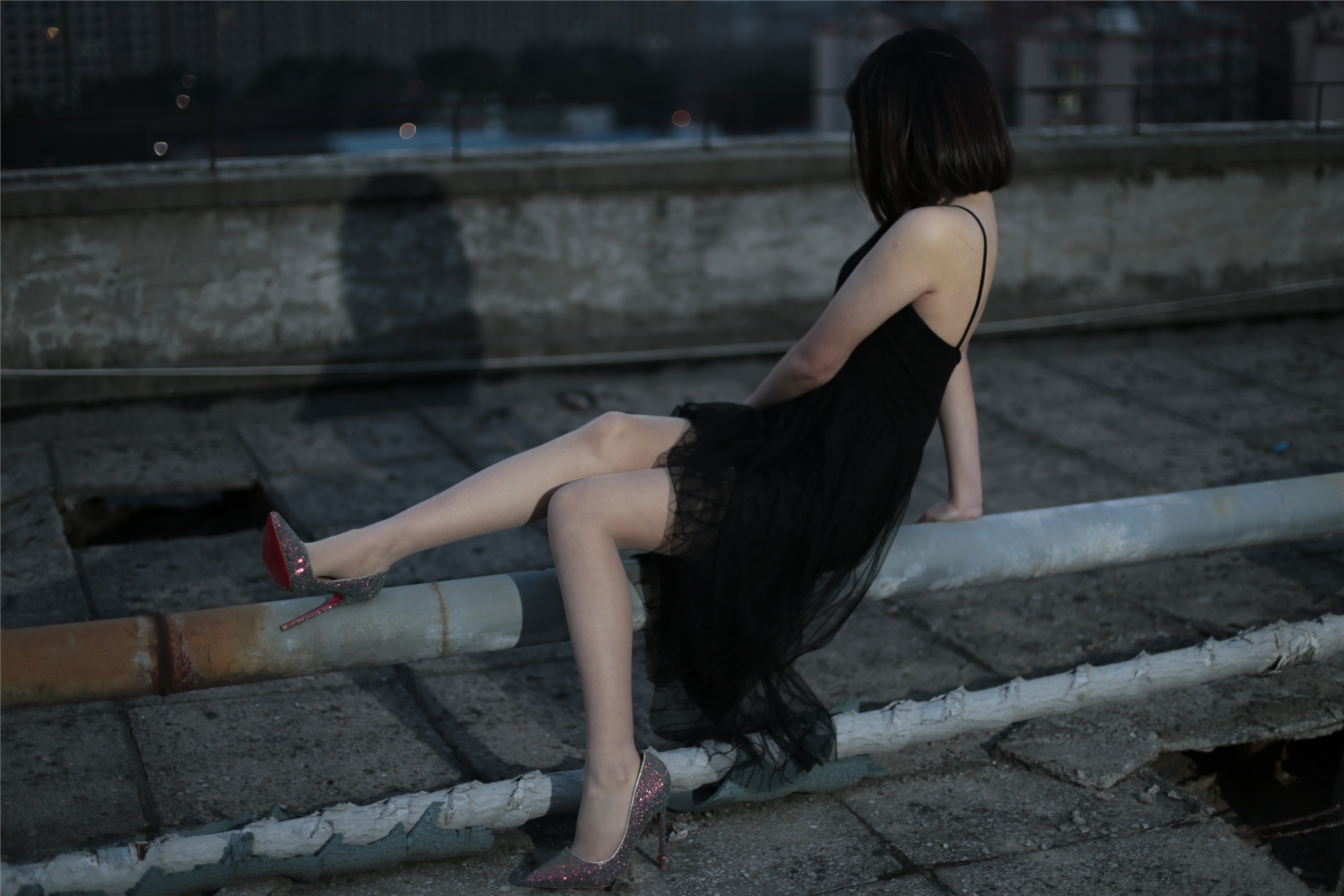 奈丝写真 NO.060 喵璃-从白昼到黑夜，在天台吹吹风